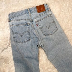 Levi’s Light Wash Distressed Frayed Jeans